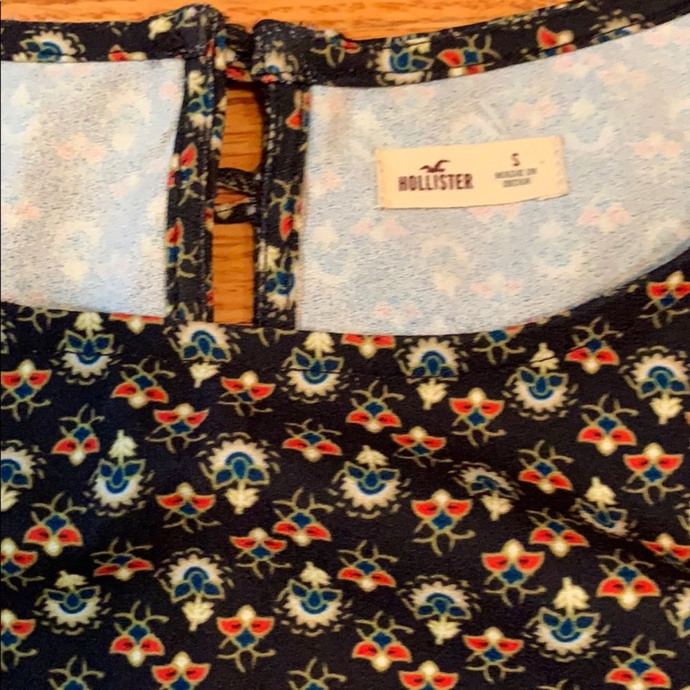 Beautiful streamlined dress! Think Spring👗🌷☀️ - Picture 2 of 6